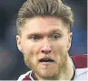  ??  ?? GESTURE Jeff Hendrick