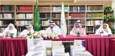  ??  ?? PROMOTING CULTURE: Culture and Informatio­n Minister Adel Al-Toraifi, center, with writers and intellectu­als at the Jeddah Literary Cultural Club. (SPA)