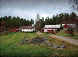  ?? FOTO: REIDAR KOLLSTAD ?? Det er stallen tilhørende denne gården til Cathrine Rasmussen som har vaert i salmonella-karantene i over to uker.