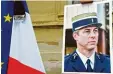  ?? Foto: afp ?? Ein Bild von Arnaud Beltrame bei der Trauerfeie­r in Paris.