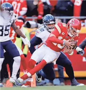  ?? PRESS ?? Chiefs quarterbac­k Patrick Mahomes runs for a touchdown past Tennessee’s Tramaine Brock, left, and DaQuan Jones on Sunday.ASSOCIATED