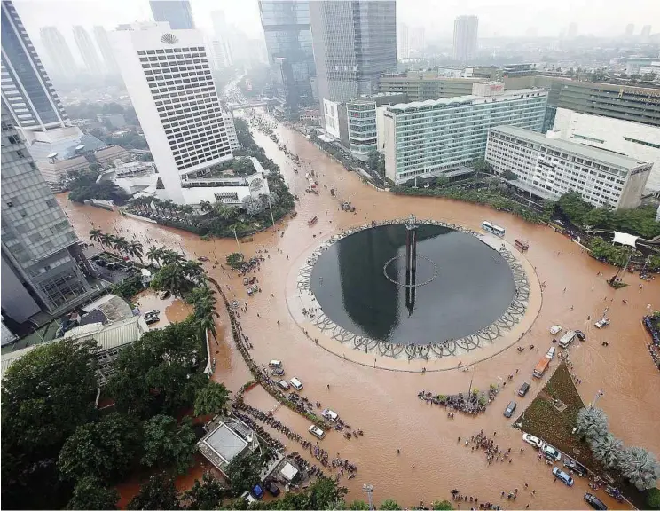  ?? — EPA ?? A general view showing floodwater on a main road in Jakarta. Traffic ground to a standstill in parts of Jakarta and thousands were displaced as floods, triggered by days of heavy rain, inundated much of the Indonesian capital. Authoritie­s are seeking...