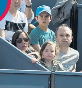  ?? FOTO: M. MONTILLA ?? Andrés Iniesta, en el RCT Barcelona viendo un partido de Rafa Nadal en el Godó