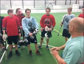  ?? NEWS PHOTO SEAN ROONEY ?? Medicine Hat Sun Devils junior B lacrosse coach Chris Loran (right) talks to his team following a Thursday practice at the Family Leisure Centre.