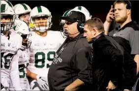  ?? Special to the Democrat-Gazette/TROY WAYRYNEN ?? Portland State Coach Bruce Barnum (center) said he doesn’t expect an easy game against Arkansas on Saturday. “We’re going to have to play one hell of a game,” Barnum said.