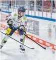  ?? FOTO: DPA ?? Berlins Lukas Reichel, eines der größten Talente im deutschen Eishockey, machte mit seinem Treffer alles klar für die Eisbären.