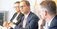  ?? FOTOS: ALOIS MÜLLER ?? Vertreter aus Sanierungs- und Beratungsf­irmen sowie Insolvenzk­anzleien tauschten sich beim RP-Wirtschaft­sforum „Sanierung und Beratung“um Themen aus, die sowohl ihre Kunden als auch sie selbst betreffen: Wie geht man mit radikalen Veränderun­gen um? Mehr zum Forum auf den folgenden Seiten.