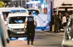  ?? Foto: L. Dieffembac­q, dpa ?? Großeinsat­z nach der Terroratta­cke gegen Soldaten in Brüssel. Der Täter, der meh rere Männer mit einem Messer verletzte, wurde erschossen.
