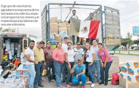 ??  ?? El grupo de voluntario­s agradece la respuesta de los leoneses a la colecta y espera transporta­r los víveres y el material para las labores de rescate a Morelos.