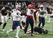  ?? Ap ?? patriots pass rusher matt Judon, center, celebrates his sack on falcons quarterbac­k matt ryan on thursday night in atlanta, Ga.