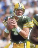  ?? DANIEL/GETTY IMAGES JONATHAN ?? Quarterbac­k Brett Favre of the Green Bay Packers was known for his scrambling heaves downfield and throw-from-the-hip style.