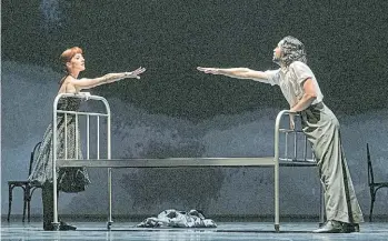  ?? ?? Arriba: Marcone Fonseca y Natalia Pelayo en uno de los dúos de Itinerario Piazzolla, de Alejandro Cervera, en el Teatro Colón.