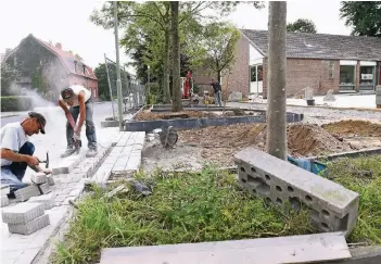  ?? RP-FOTOS (2): GOTTFRIED EVERS ?? Wird schöner: Der Schulhof der Niers-Kendel-Schule in Kessel wird gerade neugestalt­et.