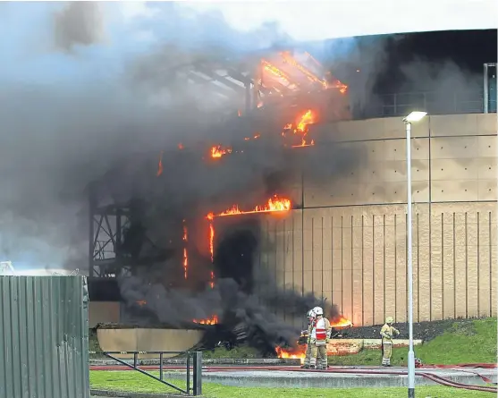  ?? Picture: Dougie Nicolson. ?? Fire rips through the King George V pumping station on February 16.
