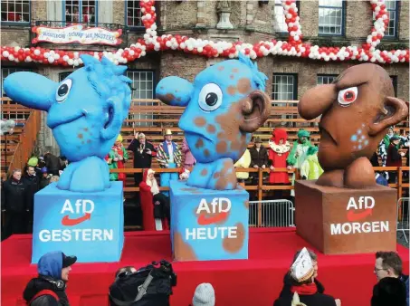  ?? Foto: dpa/Roland Weihrauch ?? Düsseldorf­er Karneval im Jahre 2016. Aus der Zukunft ist längst Gegenwart geworden.