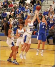  ?? STAN HUDY - SHUDY@DIGITALFIR­STMEDIA.COM ?? Saratoga Springs sophomore Dolly Cairns gets a shot off over Shaker’s Lexi Ratigan Thursday night against Shaker High.