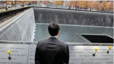  ?? BILD: SN/AFP, APA ?? Die Zwillingst­ürme bei den Anschlägen im großen Bild und vor 9/11 (rechts oben). Unten: Ein Brunnen erinnert an die Opfer.