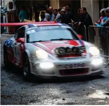  ??  ?? La Porsche 997 GT3 CUP conduite par Patrick Roullard, quintuple vainqueur du Rallye de la montagne Noire.