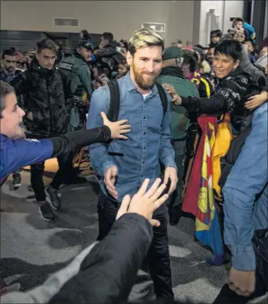  ??  ?? DESEADO. El barcelonis­mo quiere que Messi renueve cuanto antes y siga en el Barça.