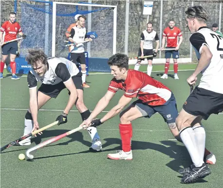  ?? ?? National League hockey action from City of Peterborou­gh (red) v Harleston. Photo: David Lowndes.