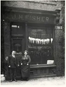  ??  ?? Juda and Metka Fiszer left Poland for London, and opened an umbrella shop in Hackney in 1907