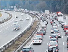  ?? FOTO: DPA ?? Ulm ist anziehend: Immer mehr Menschen fahren zum Arbeiten in die Donaustadt.