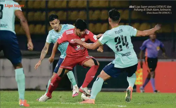  ?? (Foto ihsan FB UITM FC ) ?? Aksi Liga Super antara UITM FC dan Pahang di Shah Alam, kelmarin.