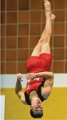  ?? Foto: Izsó ?? Julius Rabenstein und der TSV Monheim konnten heuer nur einen Wettkampf in der 2. Kunstturn‰Bundesliga absolviere­n. Nun wurde die Runde abgebroche­n.