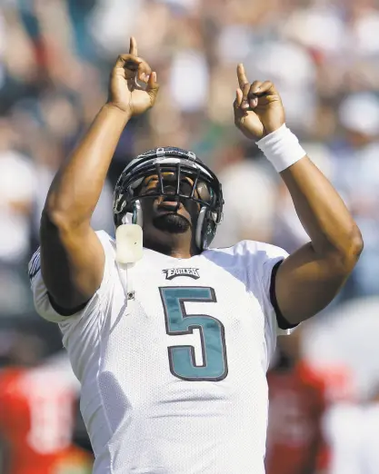  ?? Matt Slocum / Associated Press 2009 ?? ThenEagles QB Donovan McNabb, reacting after throwing a scoring pass in 2009, says he faced pressure to switch positions but that he remained firm. He made six Pro Bowls as a QB.