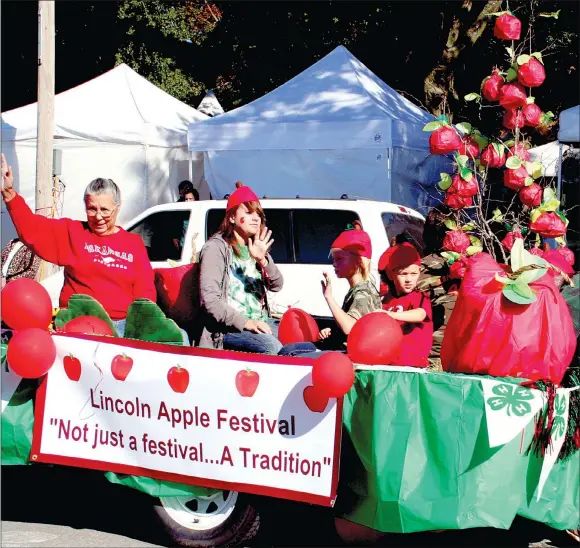  ?? FILE PHOTO ?? Lincoln 4-H members had a colorful float in the Arkansas Apple Festival Parade in 2011. The parade this year will begin at 10 a.m. Saturday, Oct. 4, with plenty of floats, antique vehicles, tractors, bands and horse riders.