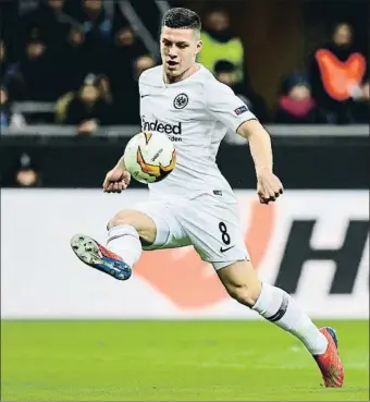  ?? MIGUEL MEDINA / AFP ?? Luka Jovic (21), atacante serbio del Eintracht Frankfurt