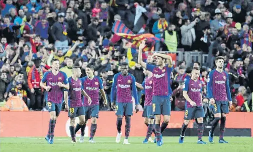  ?? FOTO: AP ?? El Barça ha sabido dar un paso adelante sin Messi, mientras que el Real Madrid no ha sabido regenerars­e y más tras la marcha de Cristiano Ronaldo