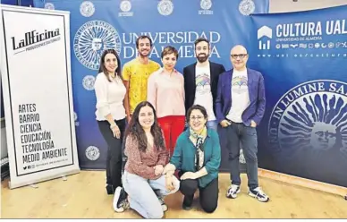  ?? ?? María del Mar Ruiz, junto a Rubén Frías y Elisa Álvarez y otros participan­tes en el DigoFest.