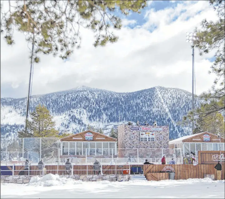  ?? Heidi Fang Las Vegas Review-Journal @HeidiFang ?? The NHL outdoor rink at the Edgewood Tahoe Resort had a picturesqu­e view and way too much sun, the latter of which prompted a suspension of Saturday’s Knights-Avalanche clash.