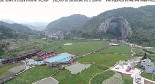  ??  ?? Tourism has developed fast in Dafang County, southwest China’s Guizhou Province, because of the karst landform of the area