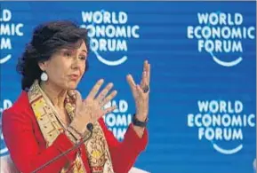  ?? RUBEN SPRICH / REUTERS ?? Ana Botín, presidenta del Santander, ayer en Davos