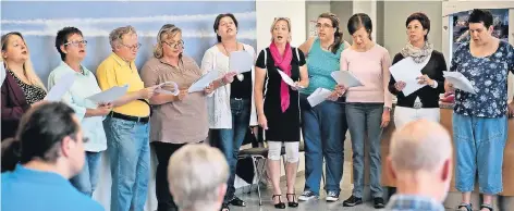  ?? NGZ-FOTO: GEORG SALZBURG ?? Als Inklusions-Projekt hatte der „Jedermannc­hor“der Neusser St.-Augustinus-Kliniken jetzt einen Auftritt beim Singfest „Sing in’ Neuss“.