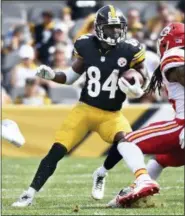  ?? DON WRIGHT — THE ASSOCIATED PRESS ?? In this Sunday, Sept. 16, 2018 photo, Pittsburgh Steelers wide receiver Antonio Brown (84) runs with the ball as Kansas City Chiefs linebacker Terrance Smith (48) defends in an NFL football game in Pittsburgh.