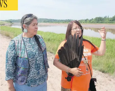  ?? PHOTOS: ANDREW VAUGHAN / THE CANADIAN PRESS ?? Mi’kmaq activists Ducie Howe, left, and Dorene Bernard stand on the shores of the Shubenacad­ie River in Fort Ellis, N.S. Alton Natural Gas Storage LP plans to build natural gas storage caverns in salt beds nearby and the company will gradually release...