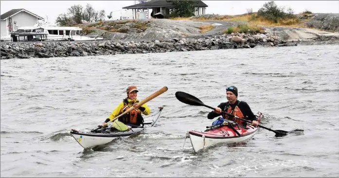  ?? ARKIV/EMILIA ÖRNMARK ?? I KASNÄS. ÅU träffade Sanna-Mari och Panu Kunttu under deras skärgårdse­xpedition sommaren 2020, då de pausade en stund i Kasnäs.