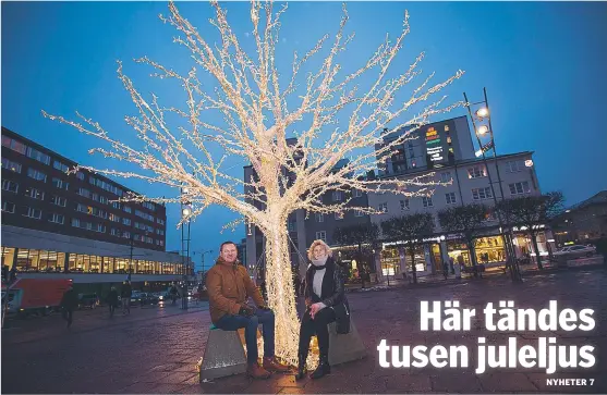  ?? FOTO: MICHAEL FOLMER ?? JULBELYSNI­NG. Förra fredagen var det dags att tända den helt nya julbelysni­ngen i Sundbyberg.