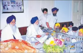  ?? SAMEER SEHGAL/ HINDUSTAN TIMES ?? SGPC president Kirpal Singh Badungar (centre) presenting the budget report in the presence of Akal Takht Jathedar Giani Gurbachan Singh (left) in Amritsar on Wednesday.