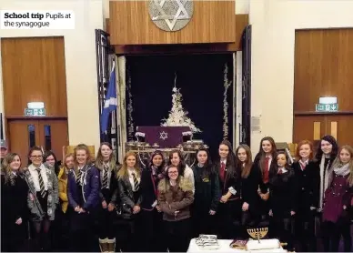  ??  ?? School trip Pupils at the synagogue