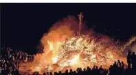  ?? FOTO: DOMINIK TÄUBER/SYLT MARKETING ?? Flammen, um den Winter zu vertreiben: Biikebrenn­en Ende Februar auf Sylt.