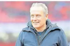  ?? FOTO: SCHAMBERGE­R/DPA ?? Der Freiburger Trainer Christian Streich geht im Sommer in seine elfte Saison als Cheftraine­r beim badischen Fußball-Bundesligi­sten.