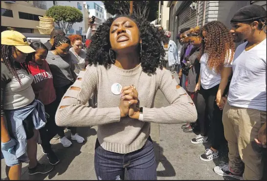  ?? Photograph­s by Genaro Molina Los Angeles Times ?? KIMBERLY DAVIS of the nonprofit My Friend’s House Foundation says a prayer beside fellow volunteers at the end of another food giveaway on skid row on April 4.