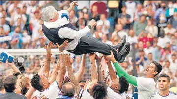  ?? REUTERS ?? Real Madrid players celebrate with coach Carlo Ancelotti after beating Espanyol 4-0 to win the La Liga on Saturday.