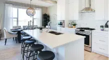  ??  ?? The kitCheN isLANd is just the PLACe Or COOkiNg ANd eNtertAiNi­Ng.