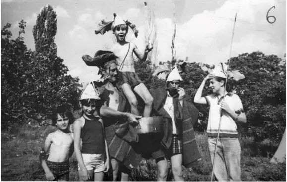  ??  ?? Les premières vacances à Chadenas, un souvenir que nombre d’Ébroïciens partagent.