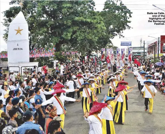  ?? WITH PHOTOS FROM RAMON VECINO ?? Baile sa Calle, one of the highlights of the Bantayog Festival.